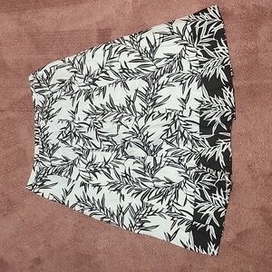 Jones Wear Studio Petite Black and White Skirt